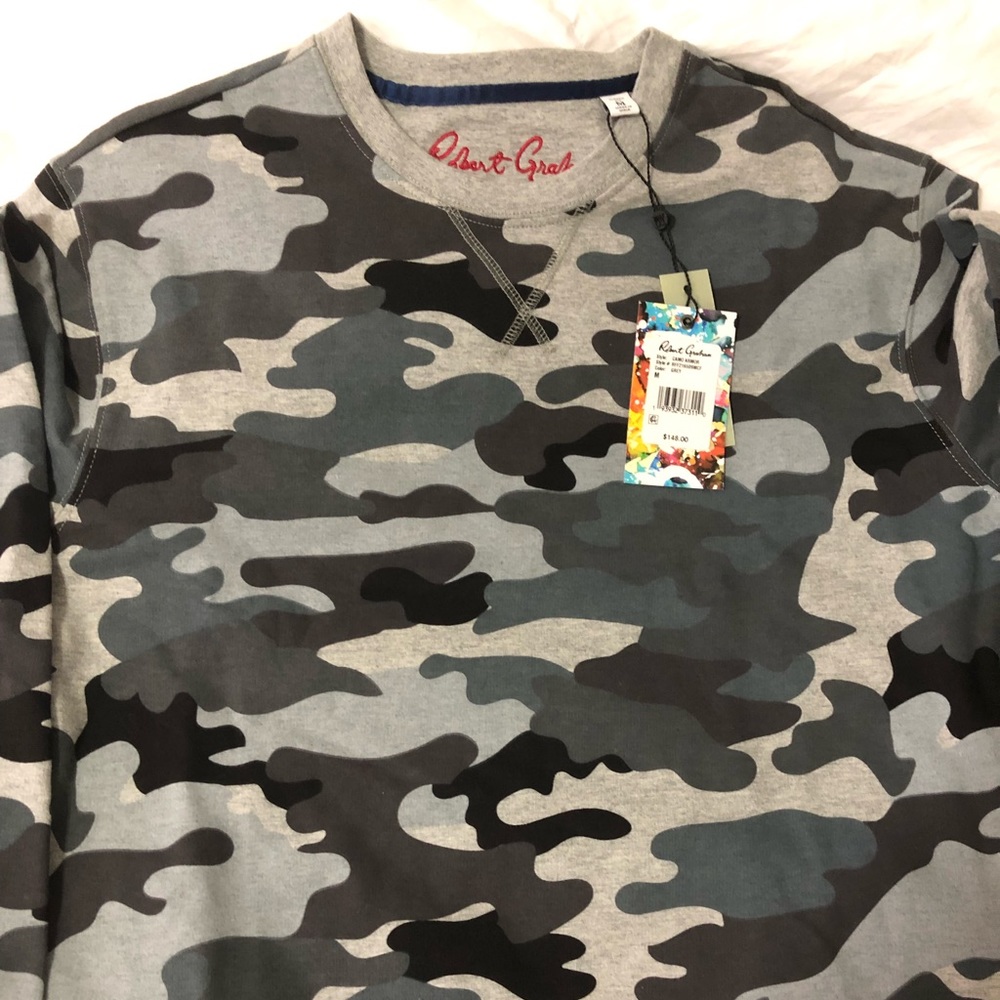 Robert Graham size M Camo Sweater NWT